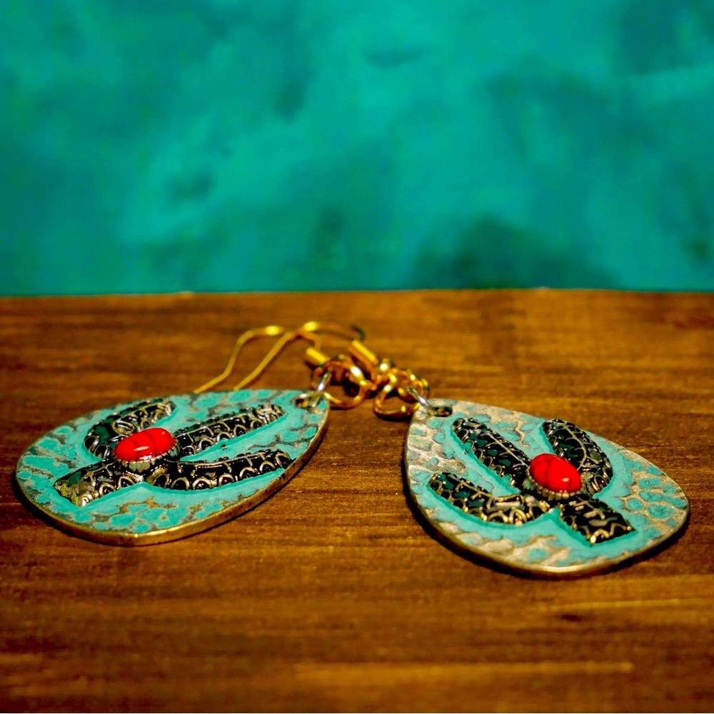Beautiful Turquoise plated cactus earrings!💙